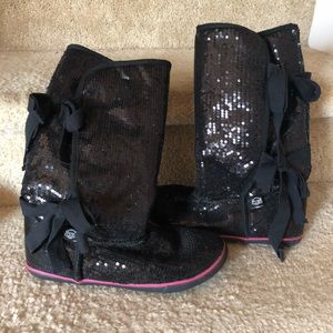 Cute sparkly black winter boots!